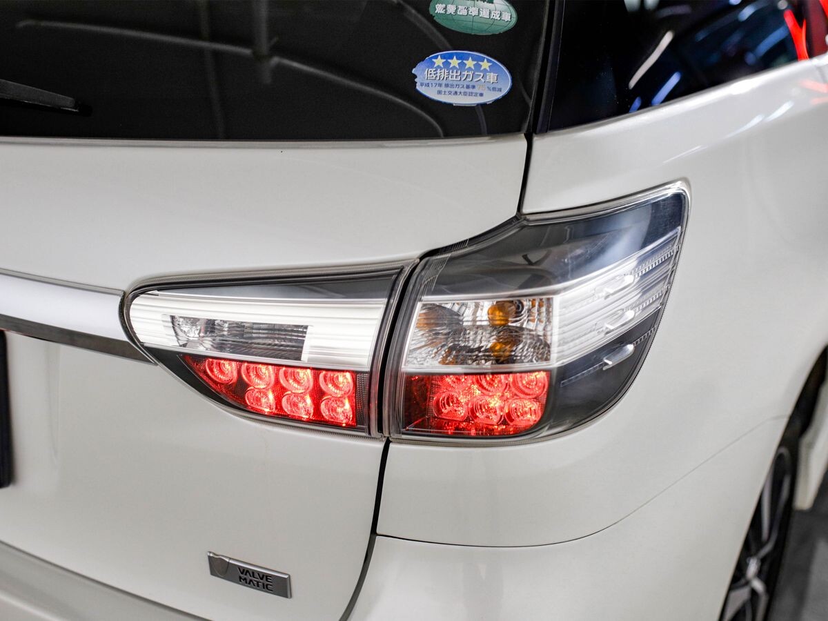 Toyota Wish 2015 - фото автомобиля