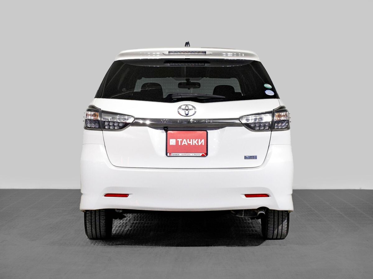 Toyota Wish 2015 - фото автомобиля