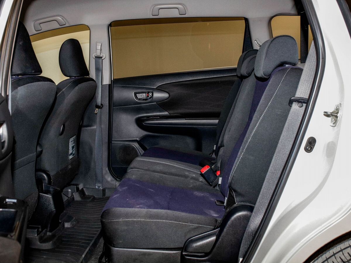 Toyota Wish 2015 - фото автомобиля
