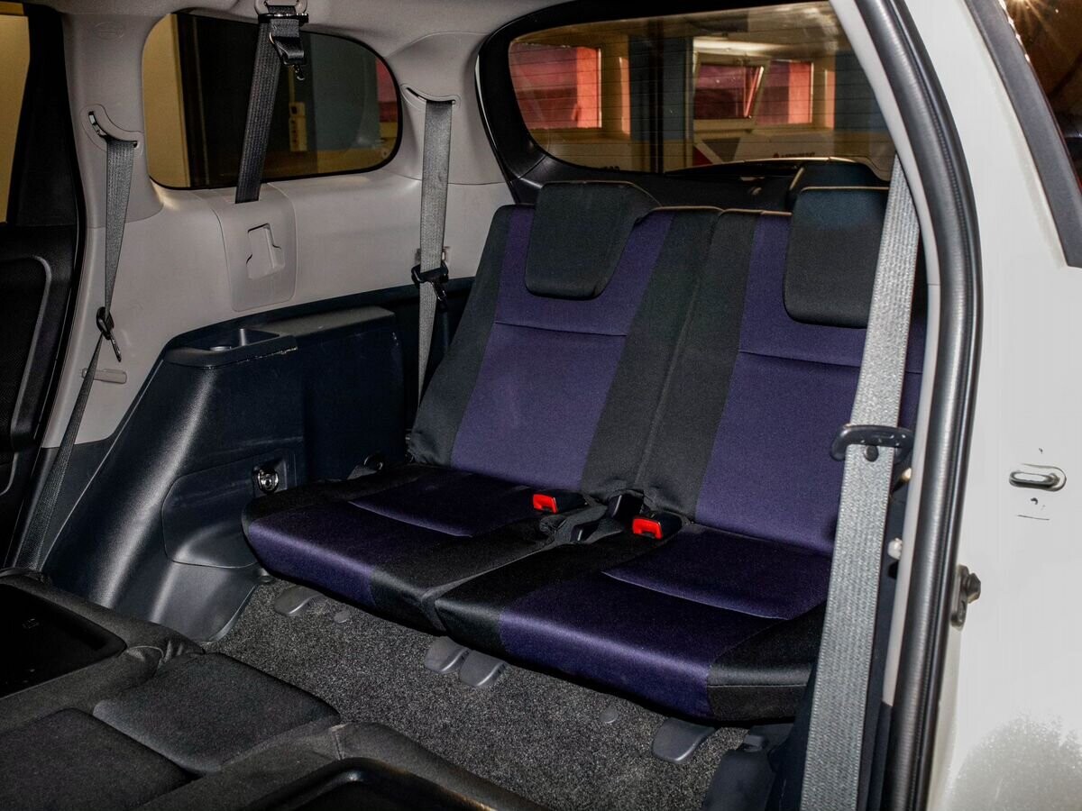 Toyota Wish 2015 - фото автомобиля