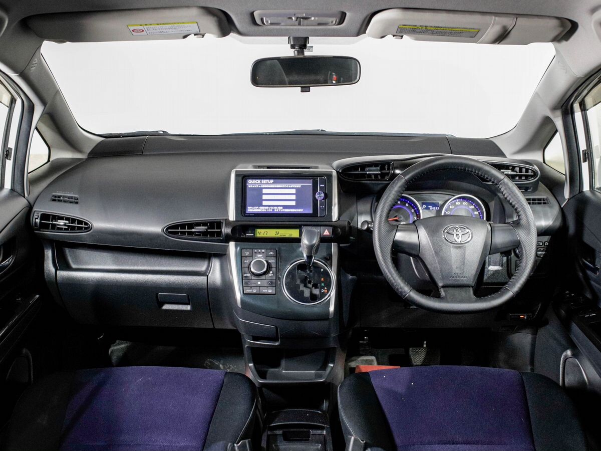 Toyota Wish 2015 - фото автомобиля