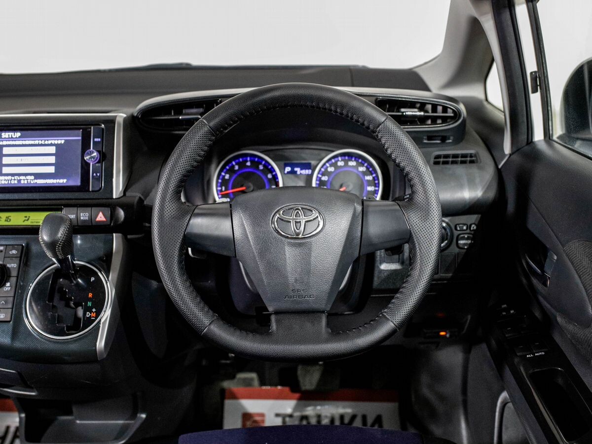 Toyota Wish 2015 - фото автомобиля