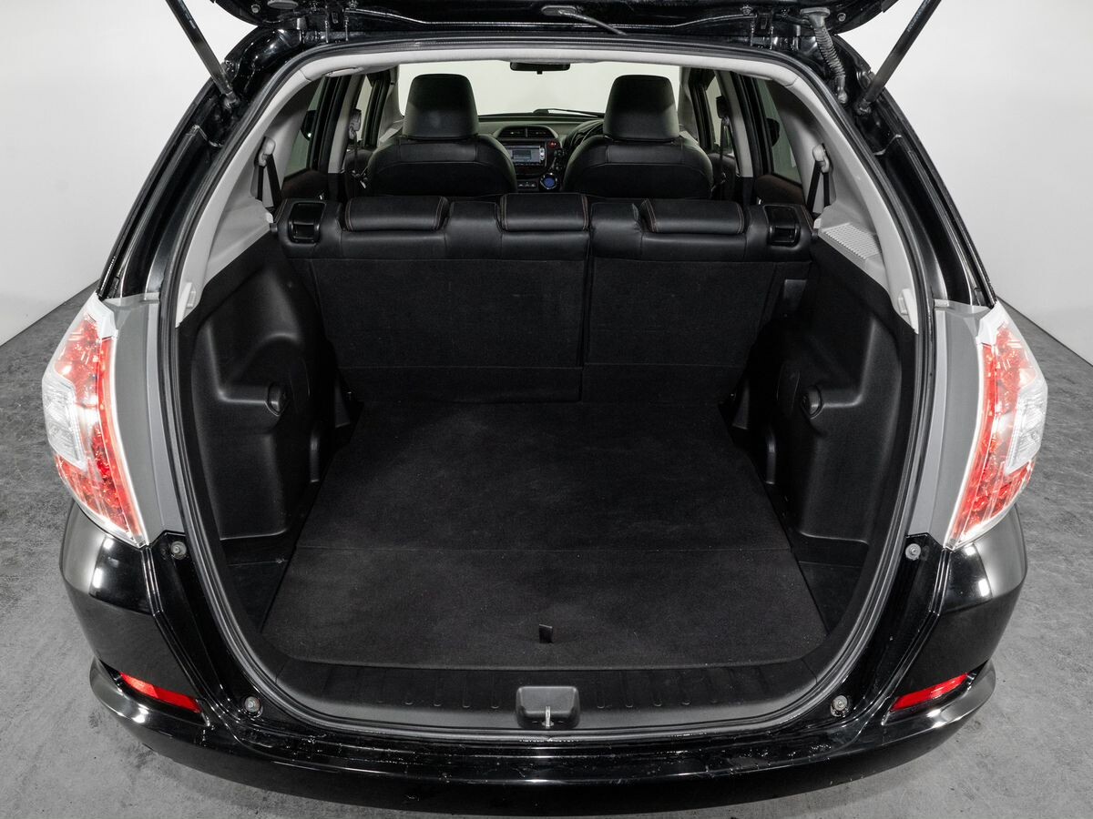 Honda Fit Shuttle 2013 - фото автомобиля