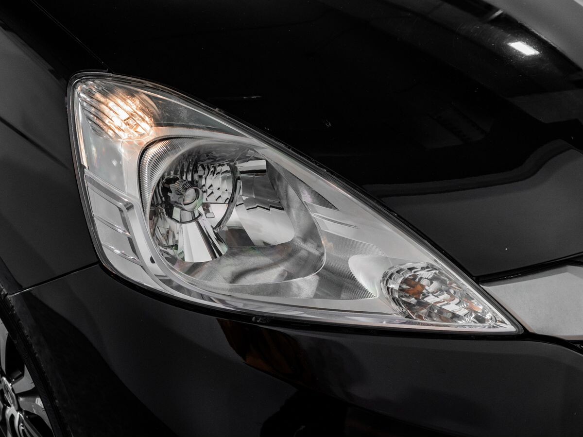 Honda Fit Shuttle 2013 - фото автомобиля