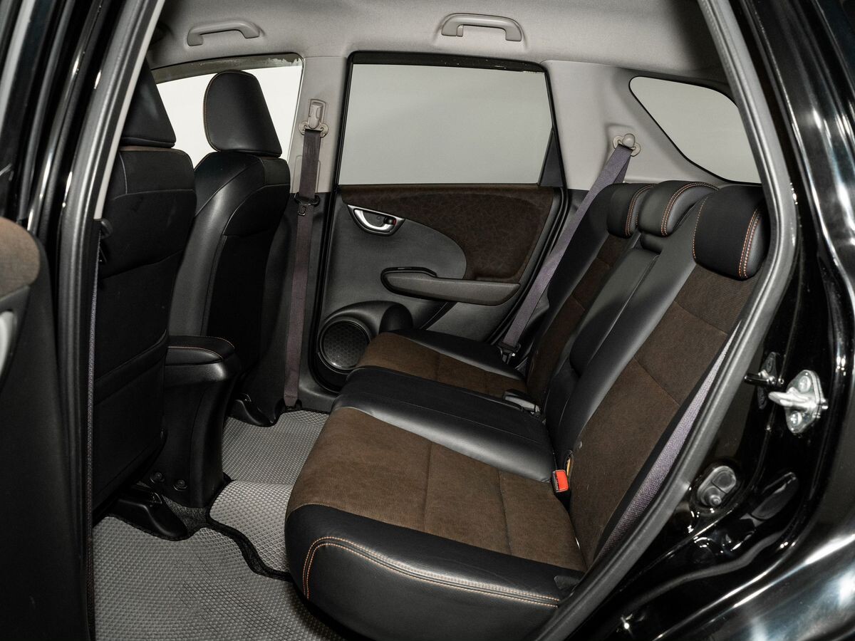 Honda Fit Shuttle 2013 - фото автомобиля