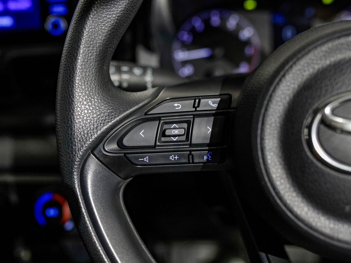 Toyota Yaris 2021 - фото автомобиля