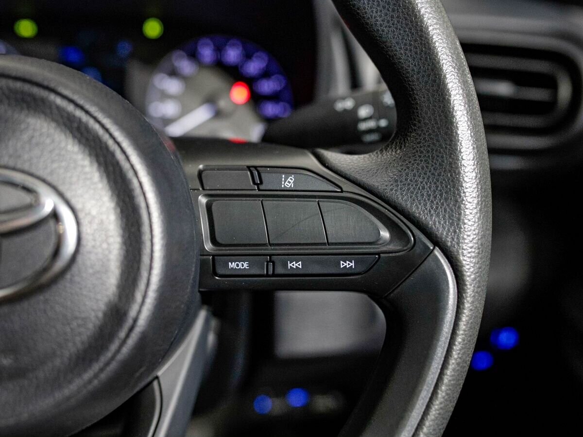 Toyota Yaris 2021 - фото автомобиля