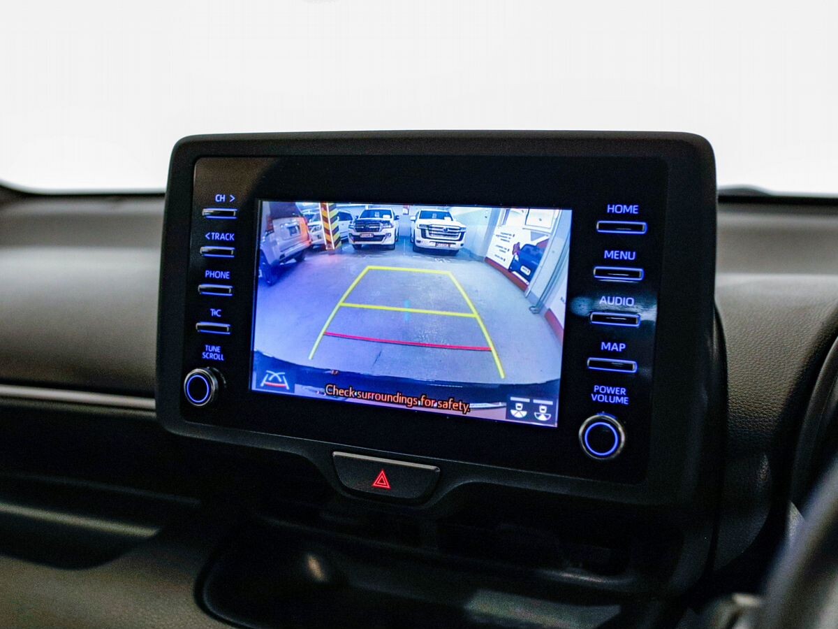 Toyota Yaris 2021 - фото автомобиля