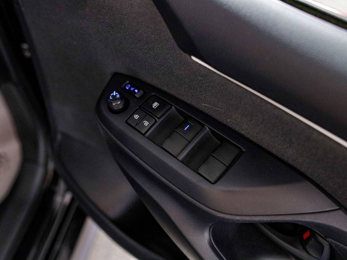 Toyota Yaris 2021 - фото автомобиля