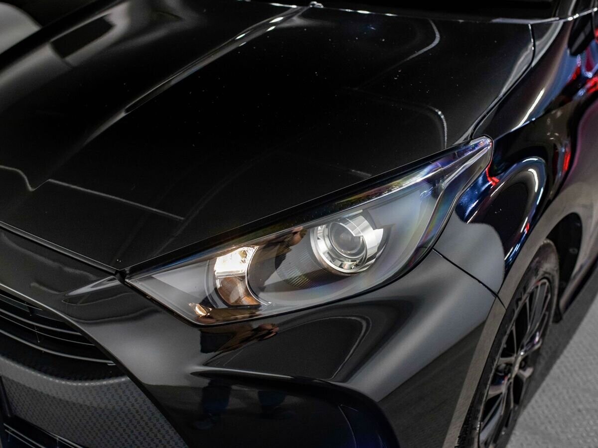 Toyota Yaris 2021 - фото автомобиля
