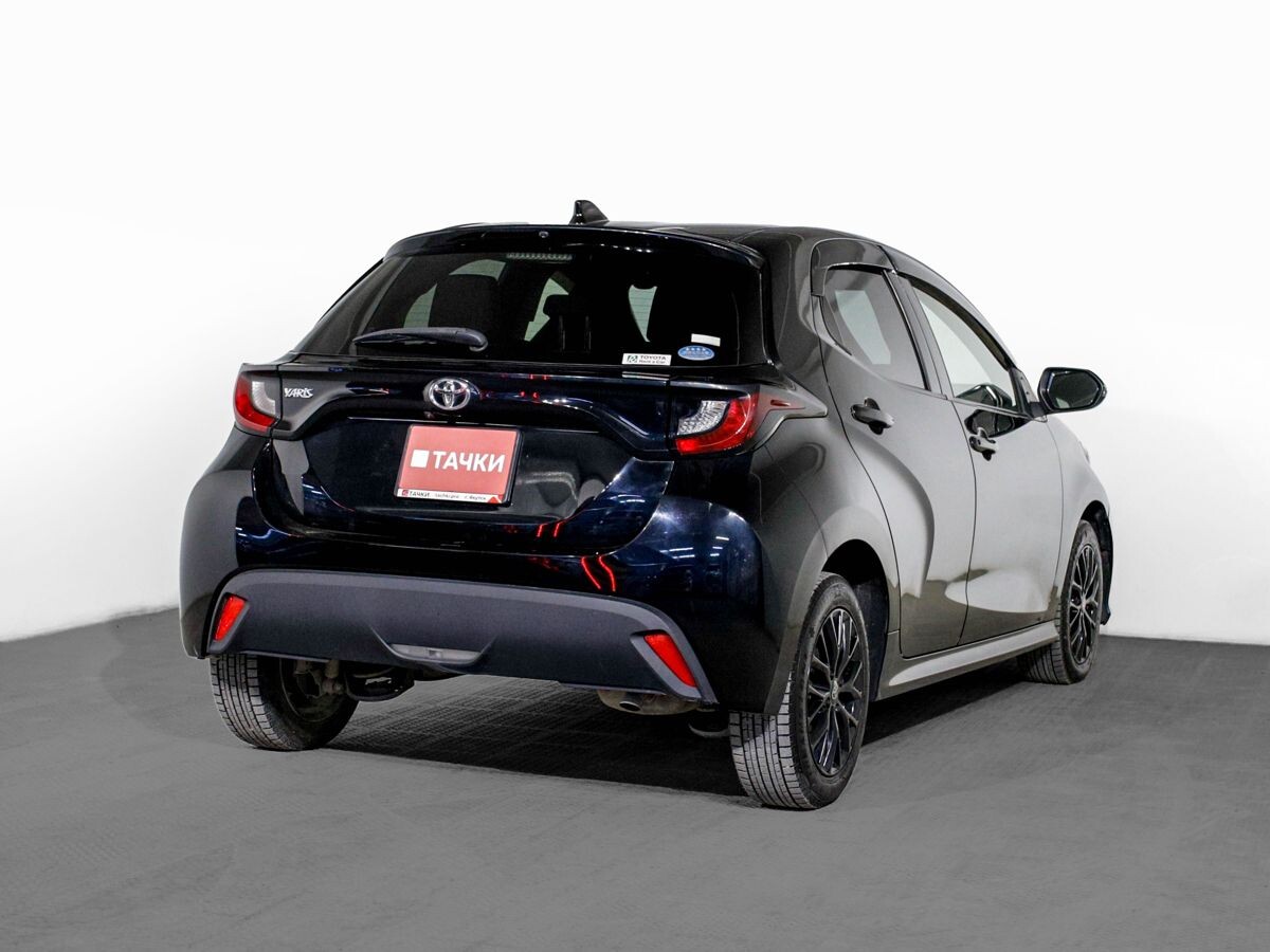 Toyota Yaris 2021 - фото автомобиля