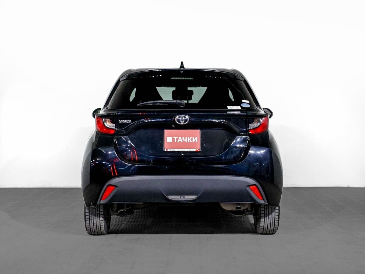 Toyota Yaris 2021 - фото автомобиля