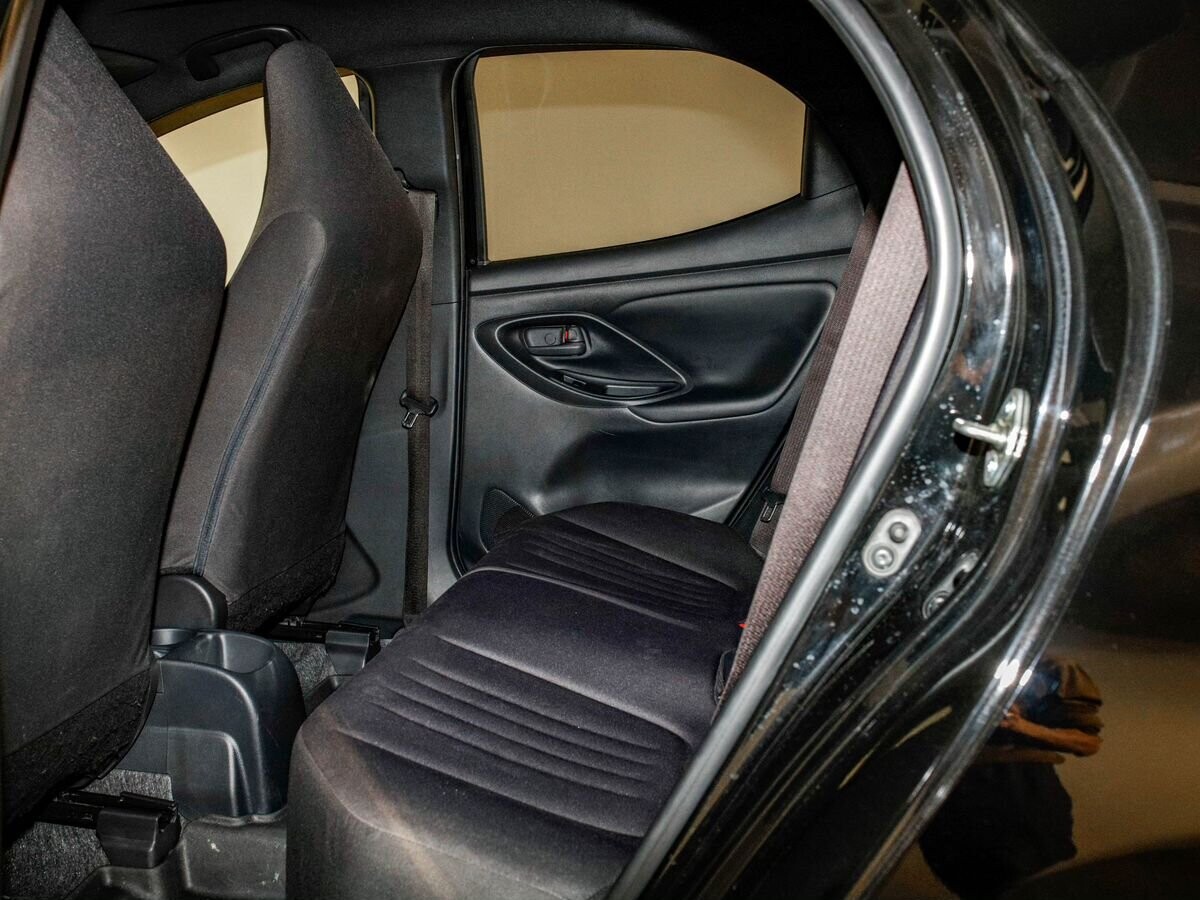Toyota Yaris 2021 - фото автомобиля