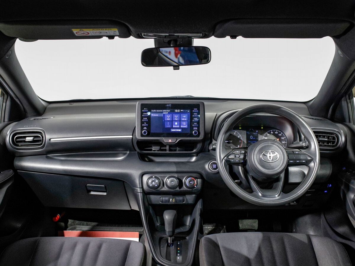Toyota Yaris 2021 - фото автомобиля