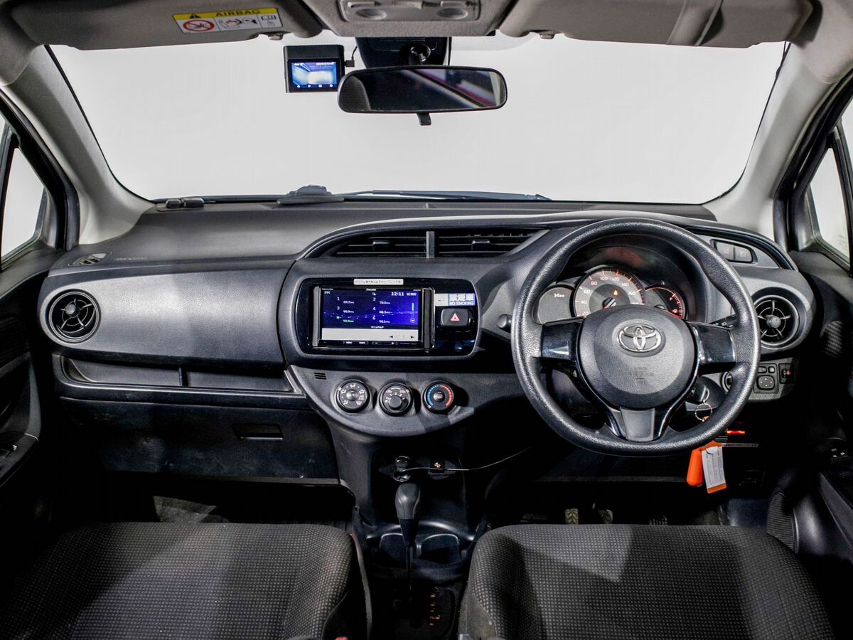 Toyota Vitz 2019 - фото автомобиля