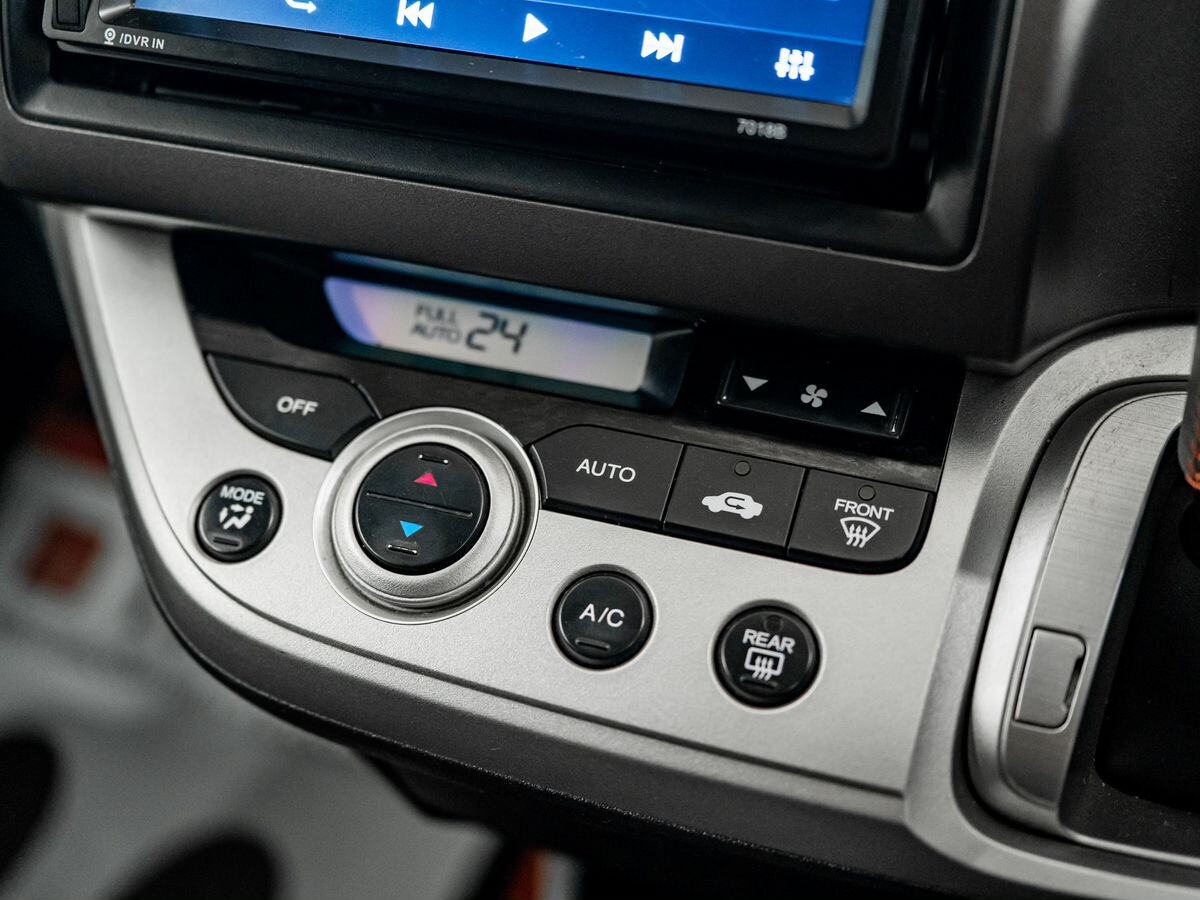Honda Stream 2010 - фото автомобиля