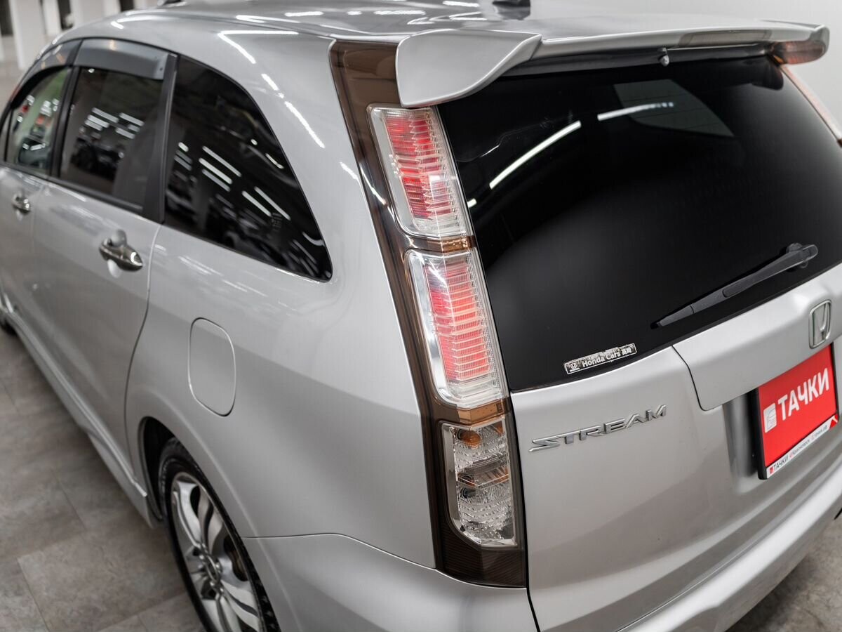 Honda Stream 2010 - фото автомобиля