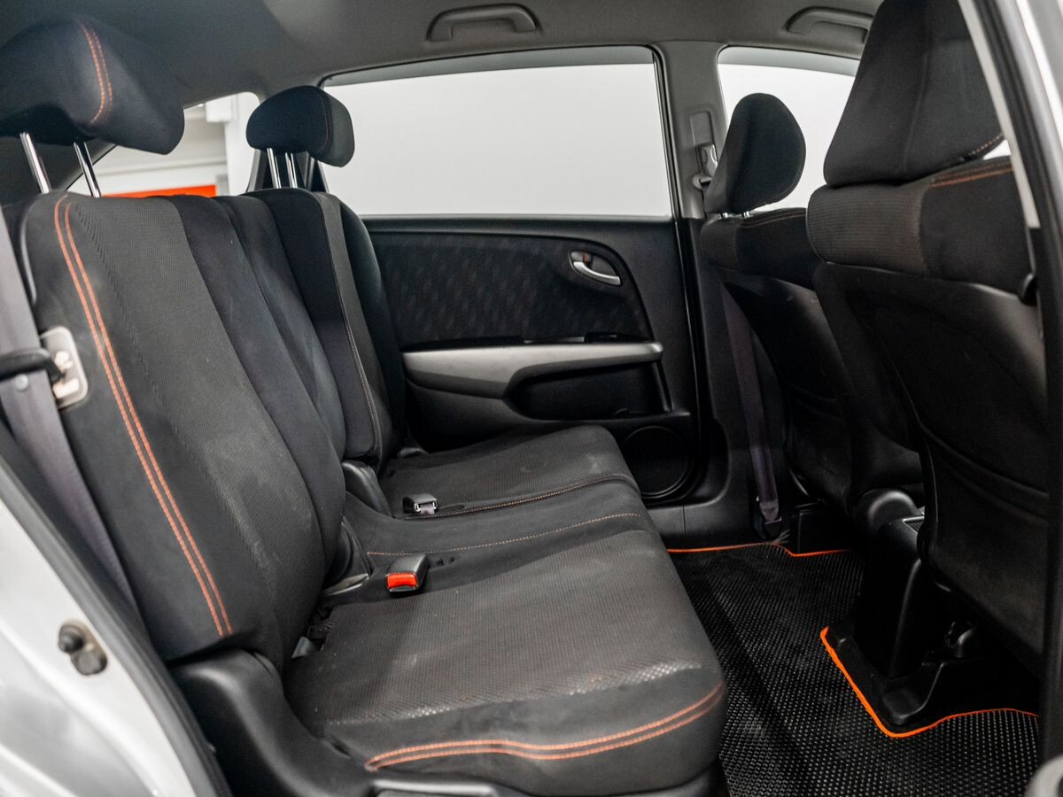 Honda Stream 2010 - фото автомобиля