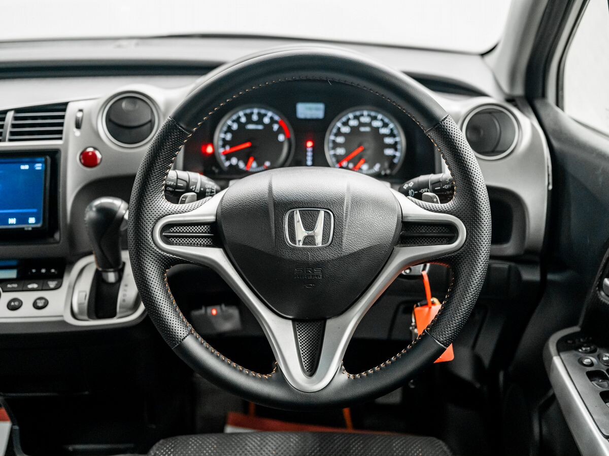 Honda Stream 2010 - фото автомобиля
