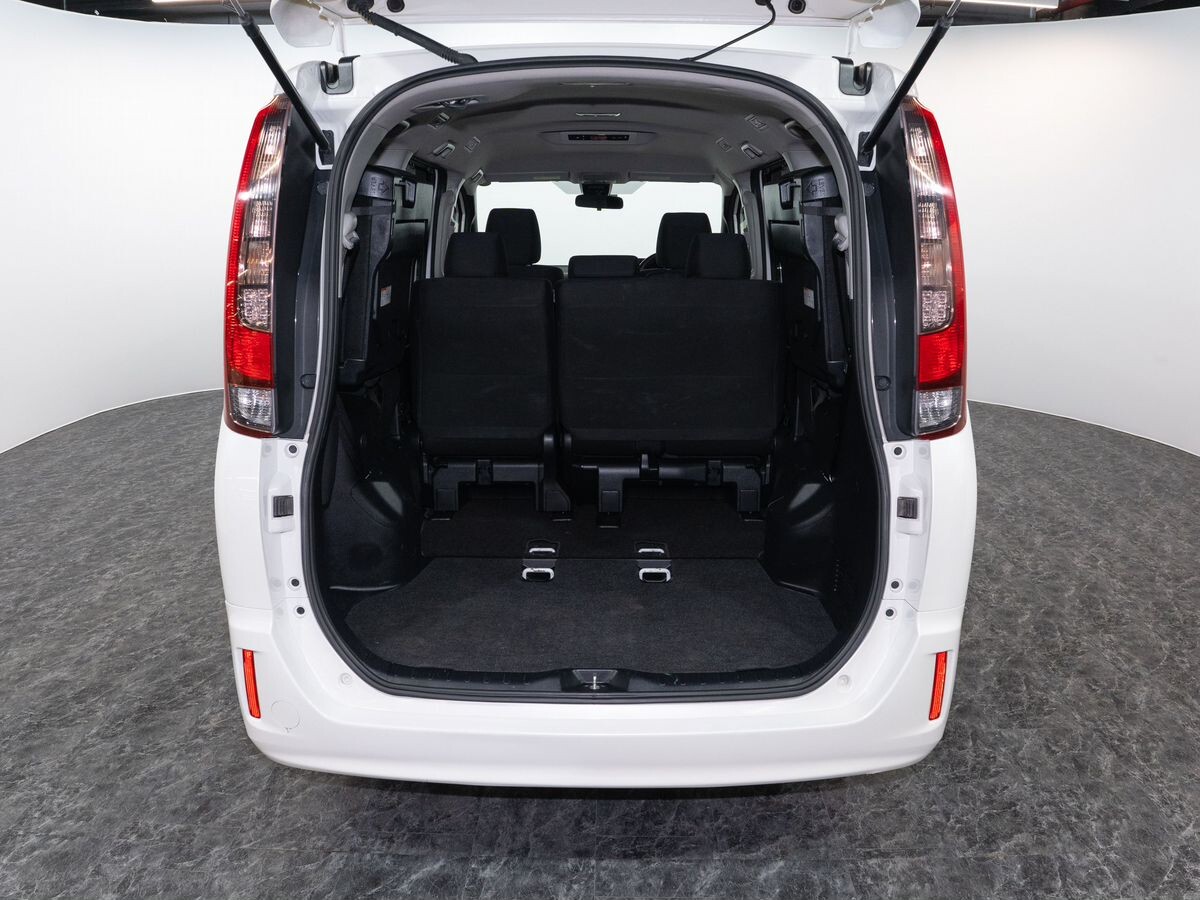 Toyota Noah 2016 - фото автомобиля