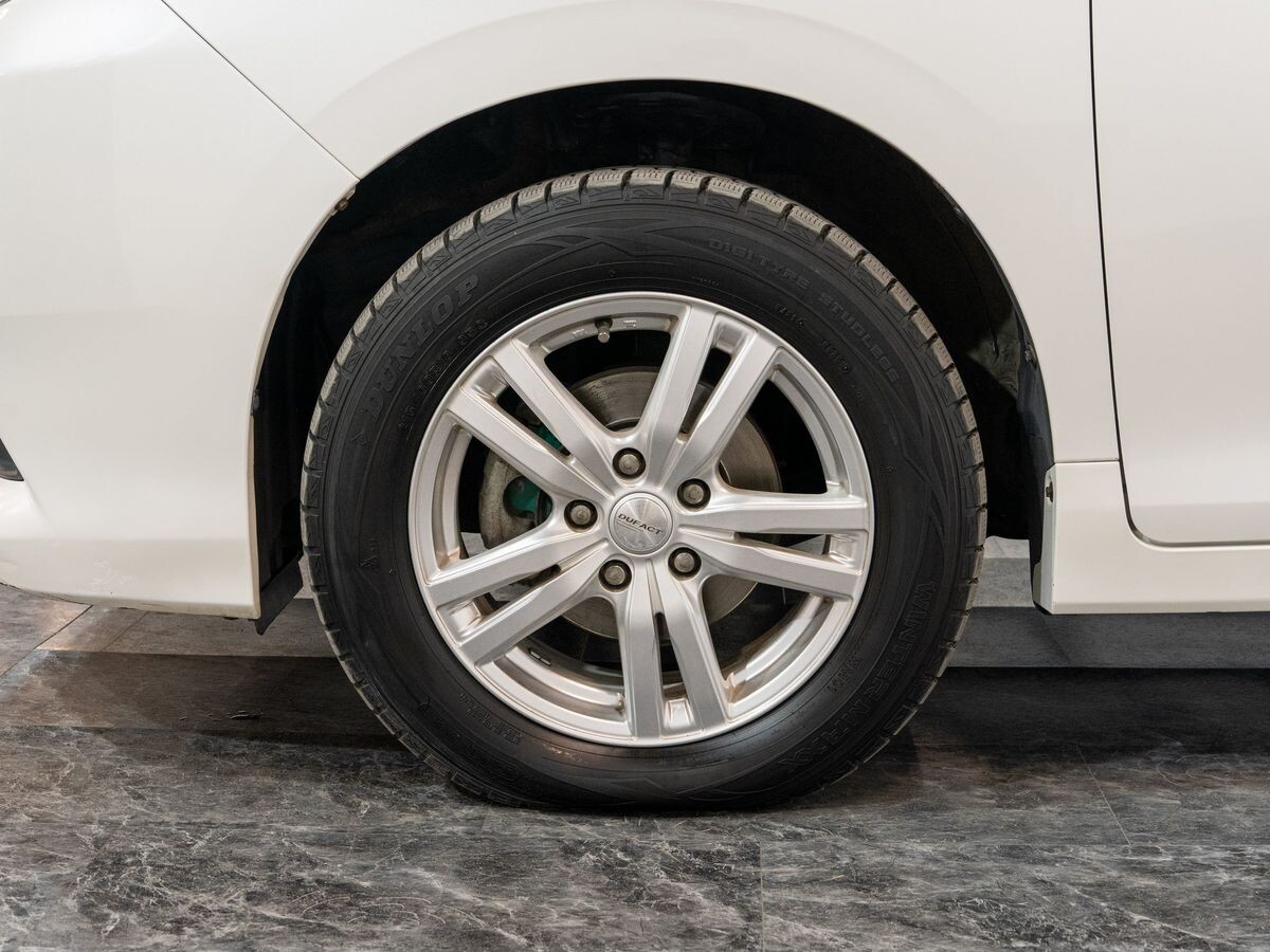 Toyota Noah 2016 - фото автомобиля