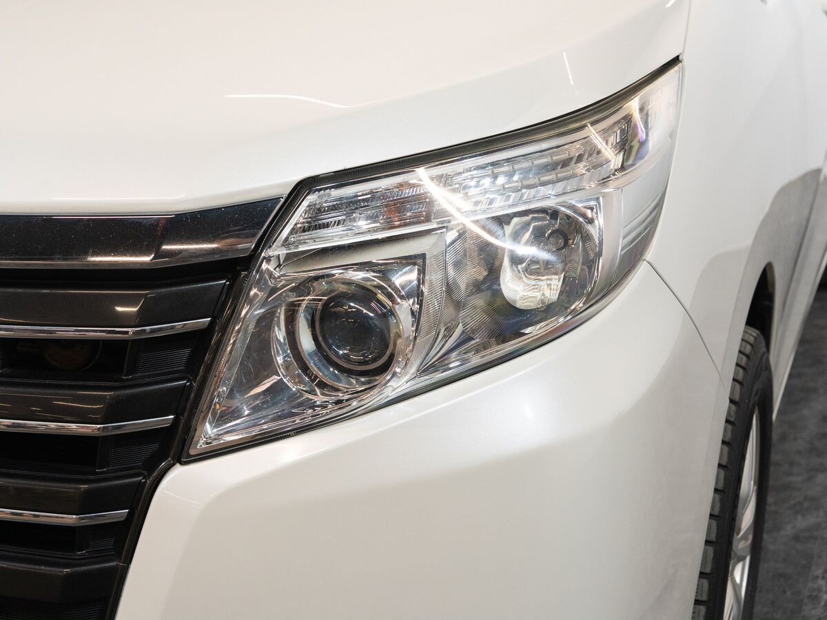 Toyota Noah 2016 - фото автомобиля