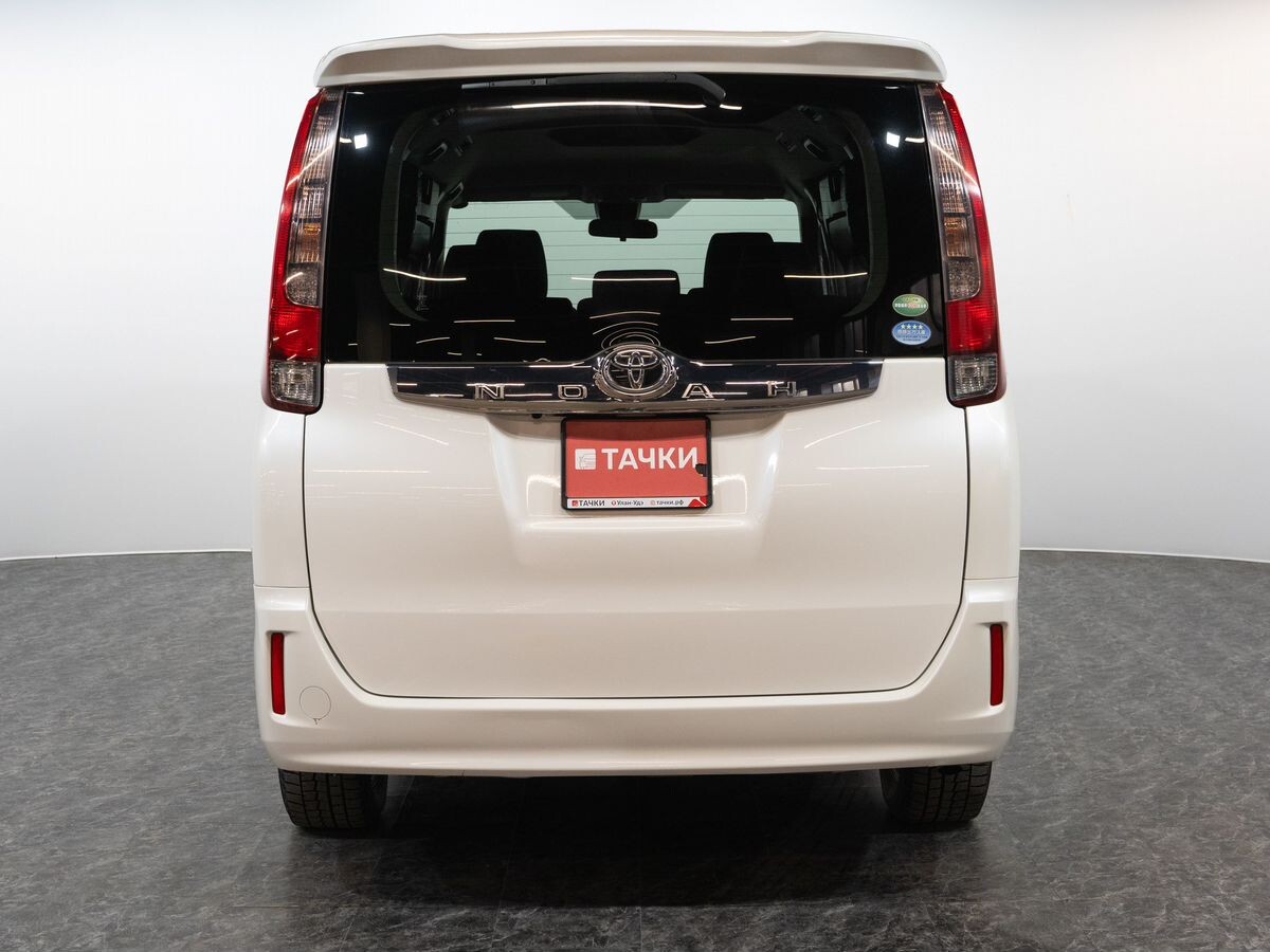 Toyota Noah 2016 - фото автомобиля
