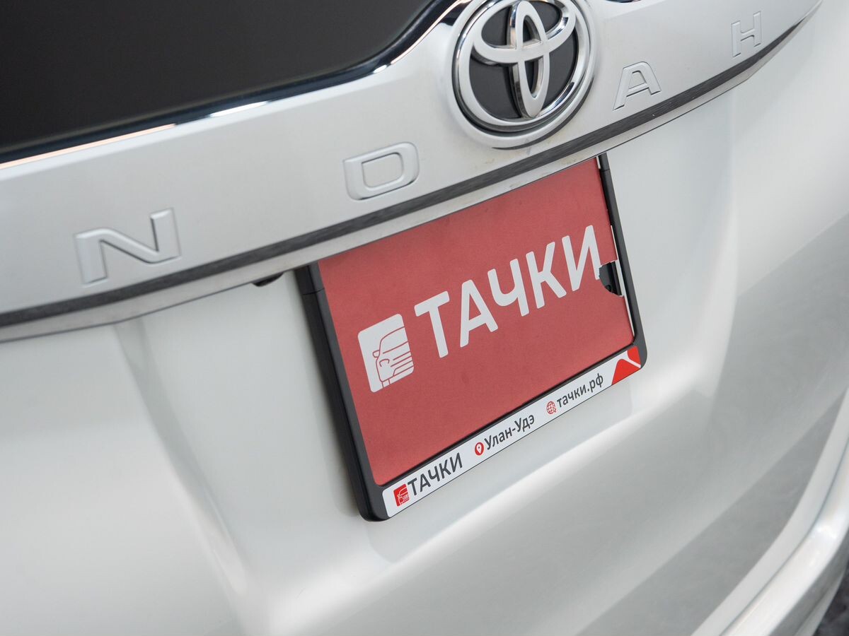 Toyota Noah 2016 - фото автомобиля