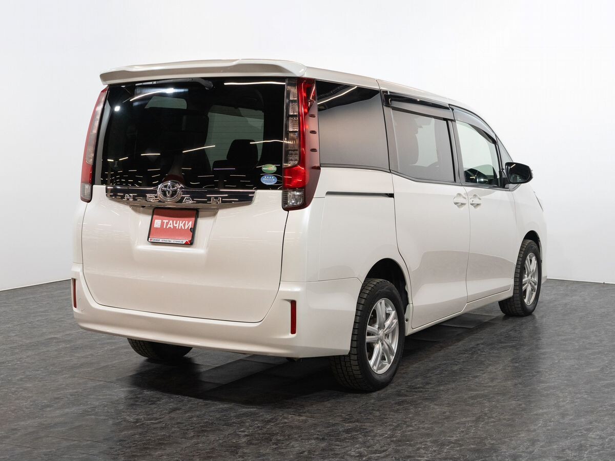 Toyota Noah 2016 - фото автомобиля