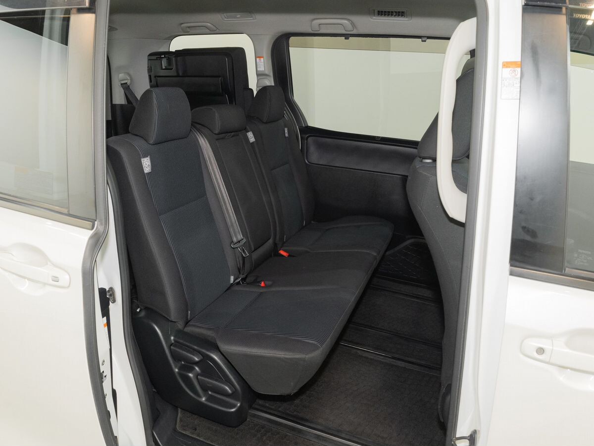 Toyota Noah 2016 - фото автомобиля