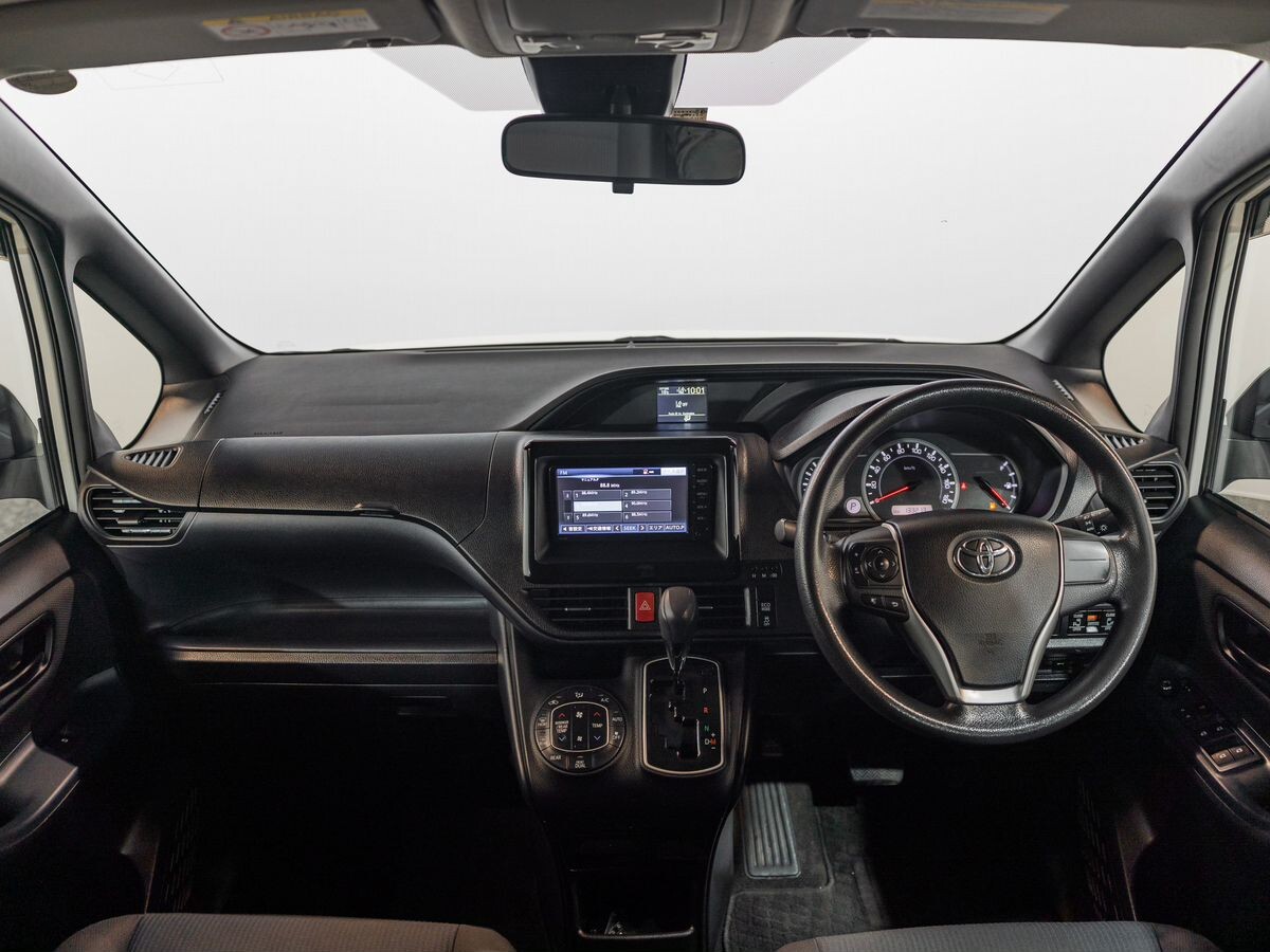 Toyota Noah 2016 - фото автомобиля