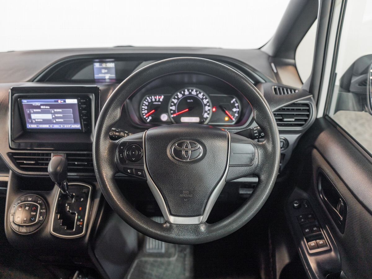 Toyota Noah 2016 - фото автомобиля