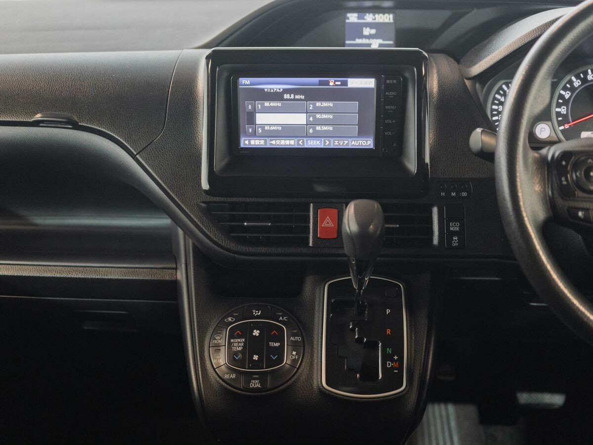 Toyota Noah 2016 - фото автомобиля