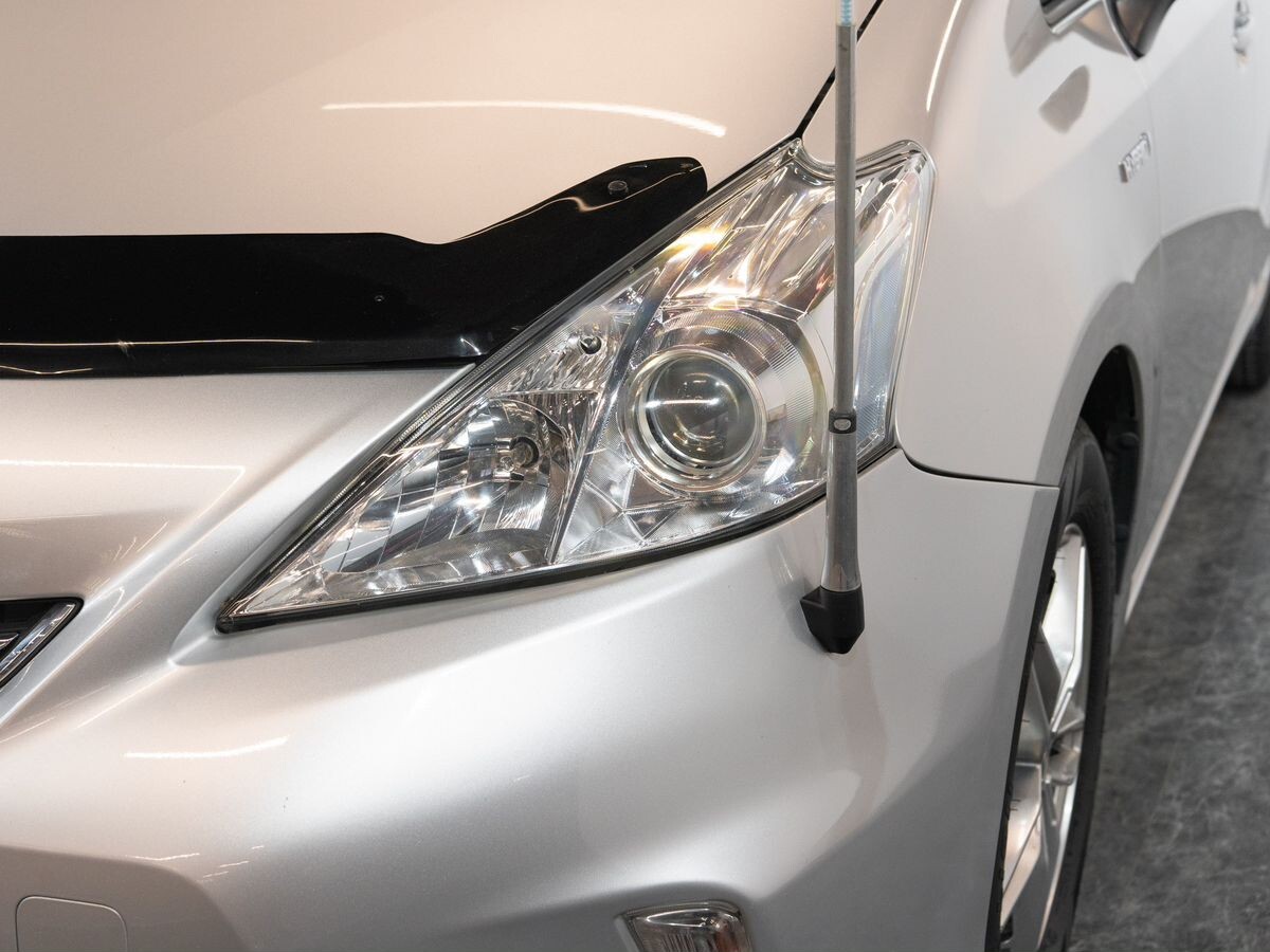 Toyota Prius Alpha 2012 - фото автомобиля