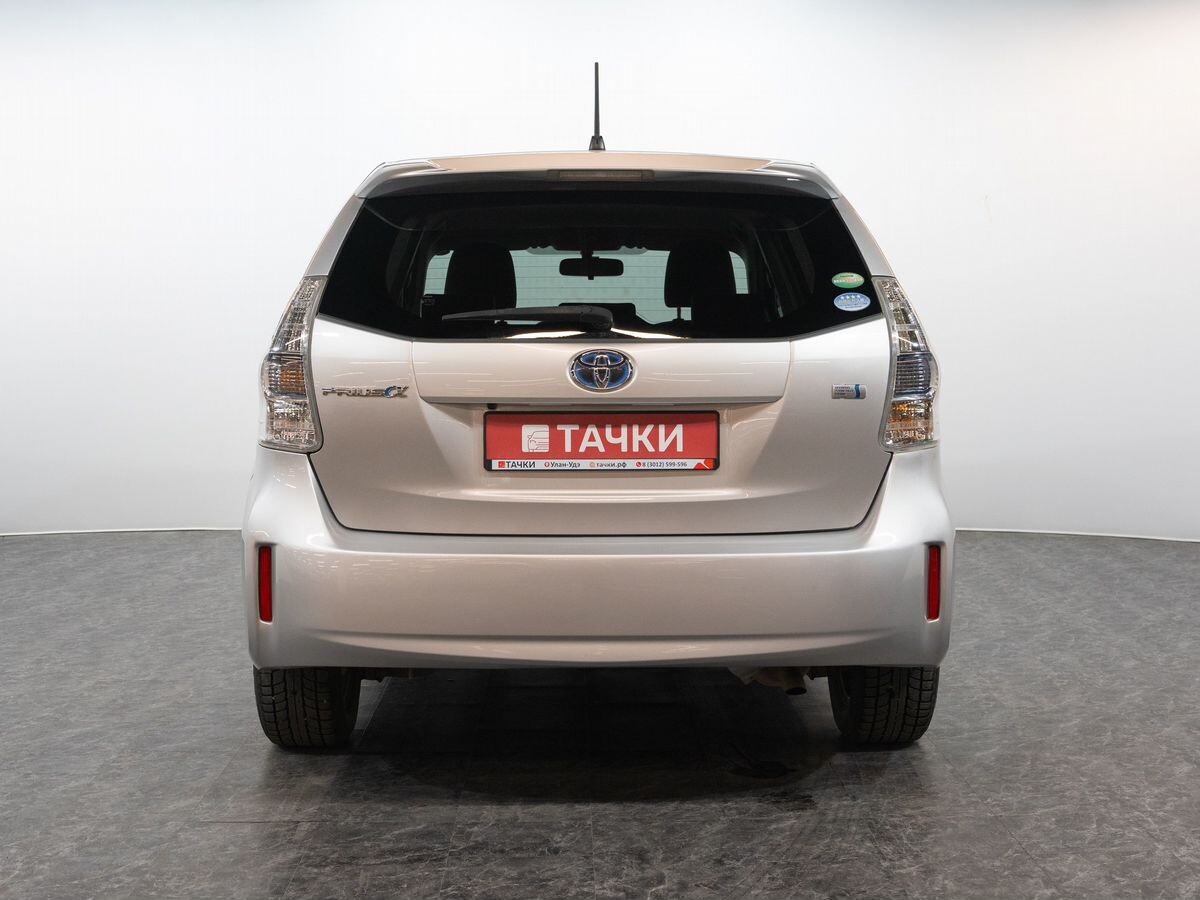 Toyota Prius Alpha 2012 - фото автомобиля