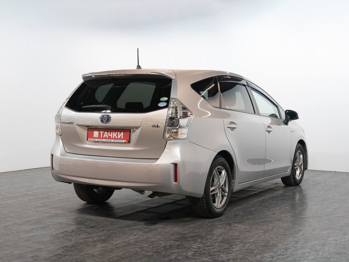 Toyota Prius Alpha 2012 - фото автомобиля