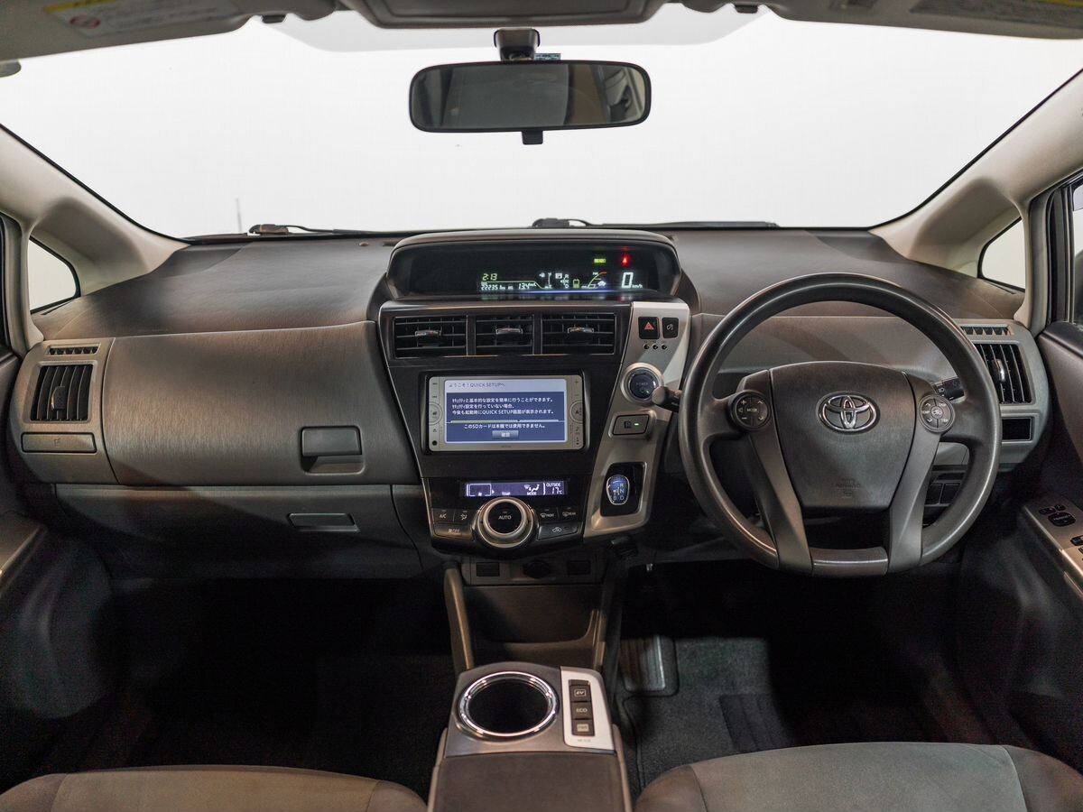 Toyota Prius Alpha 2012 - фото автомобиля