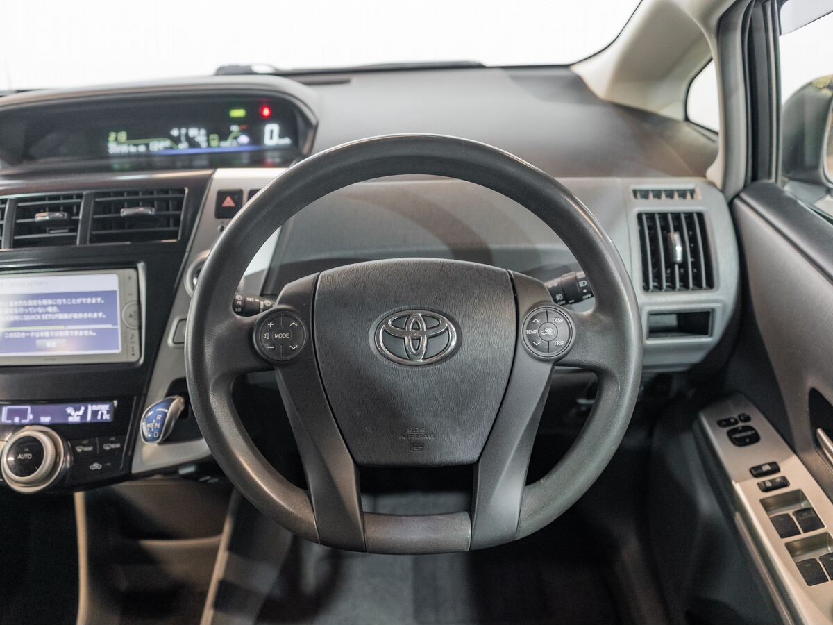 Toyota Prius Alpha 2012 - фото автомобиля