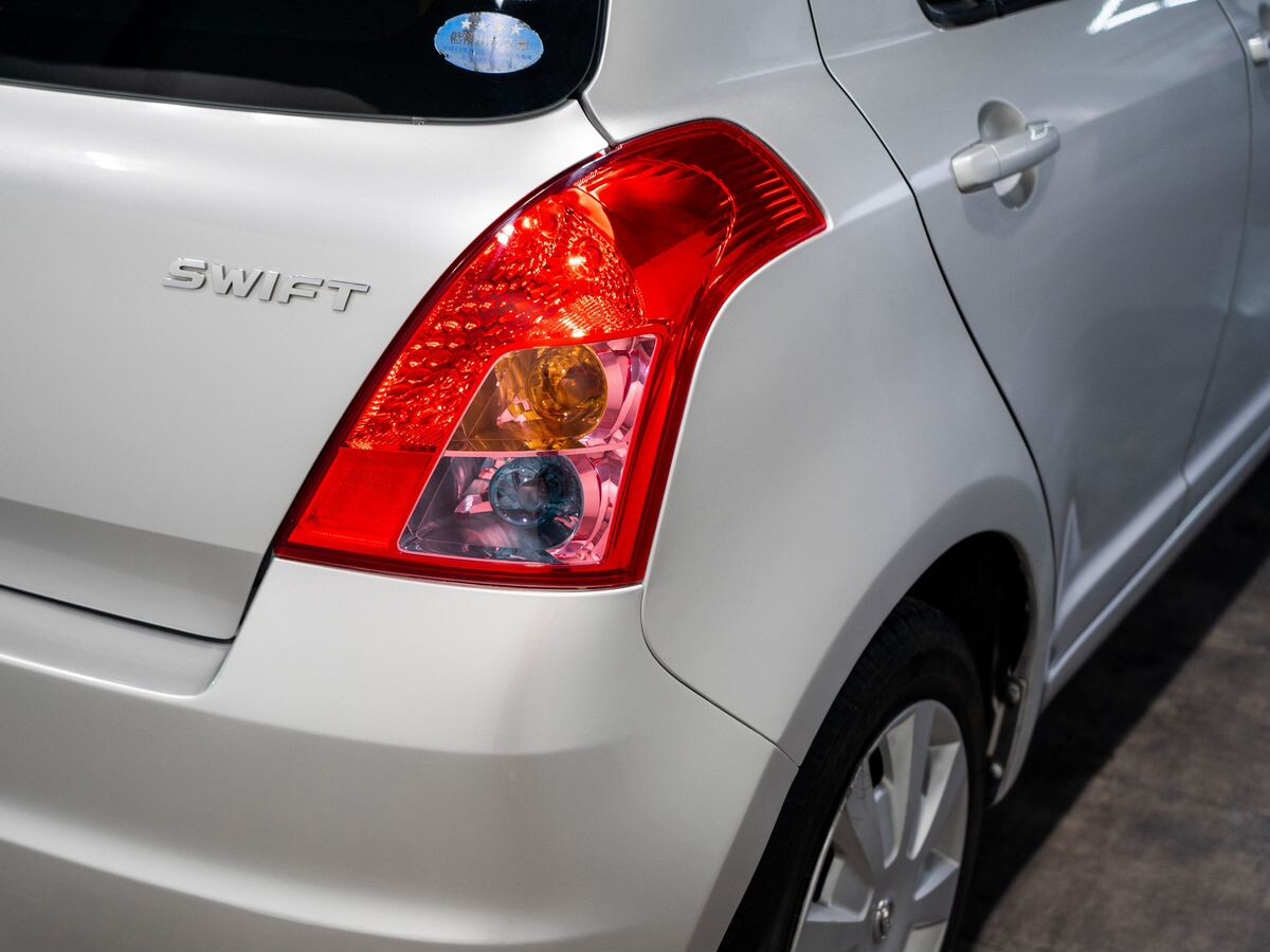 Suzuki Swift 2009 - фото автомобиля