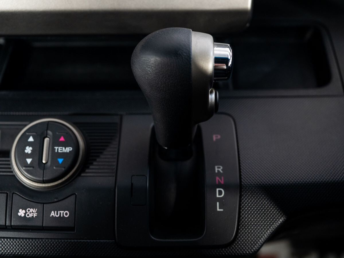 Honda Freed Spike 2012 - фото автомобиля