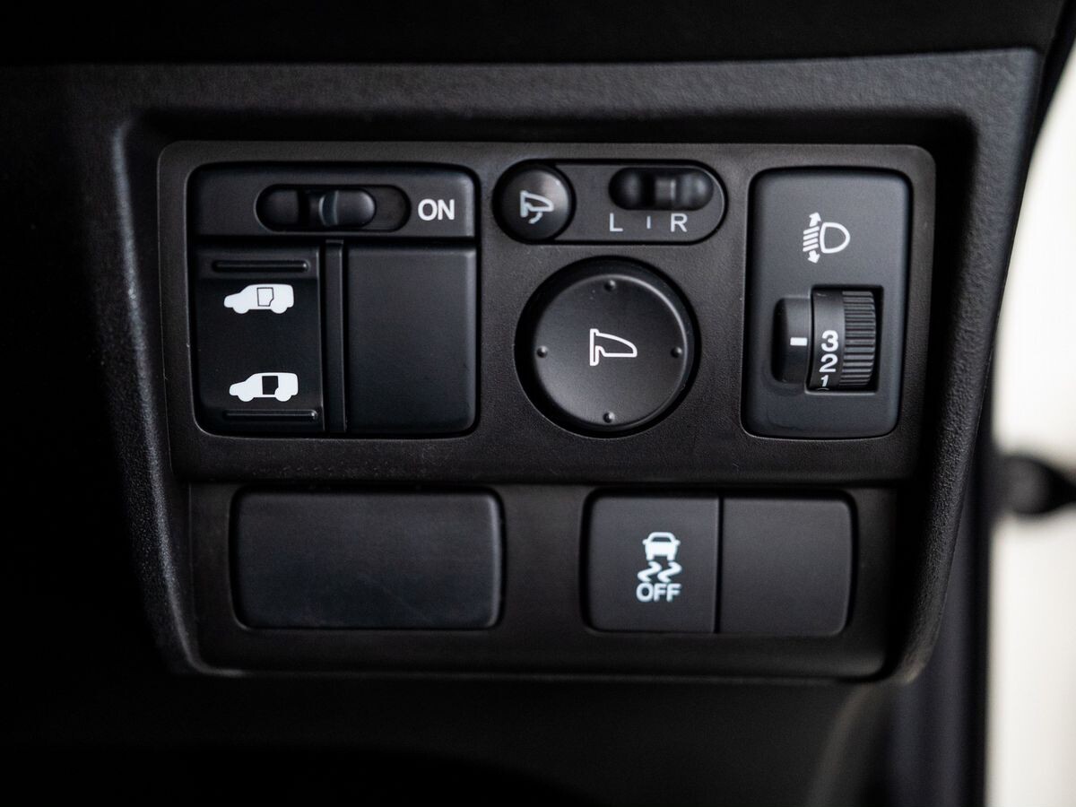 Honda Freed Spike 2012 - фото автомобиля
