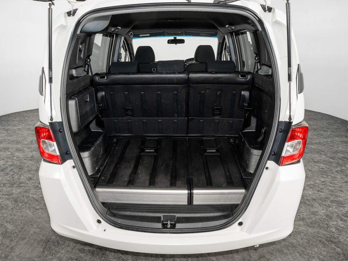 Honda Freed Spike 2012 - фото автомобиля