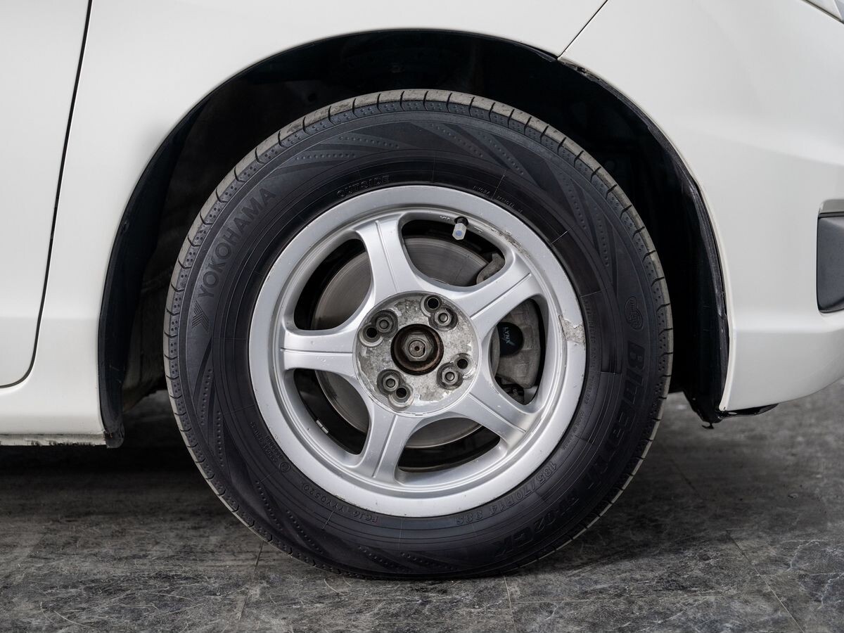 Honda Freed Spike 2012 - фото автомобиля