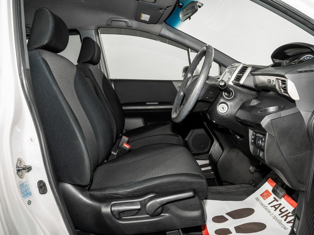 Honda Freed Spike 2012 - фото автомобиля