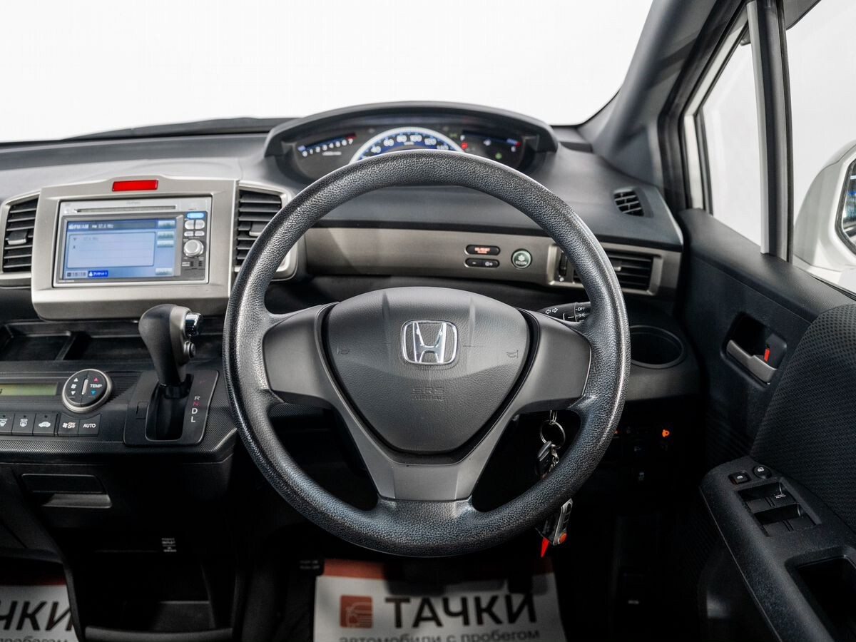Honda Freed Spike 2012 - фото автомобиля