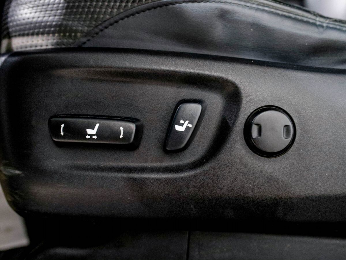 Toyota Land Cruiser Prado 2013 - фото автомобиля