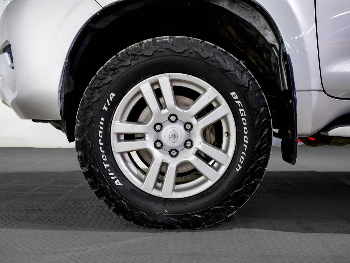 Toyota Land Cruiser Prado 2013 - фото автомобиля