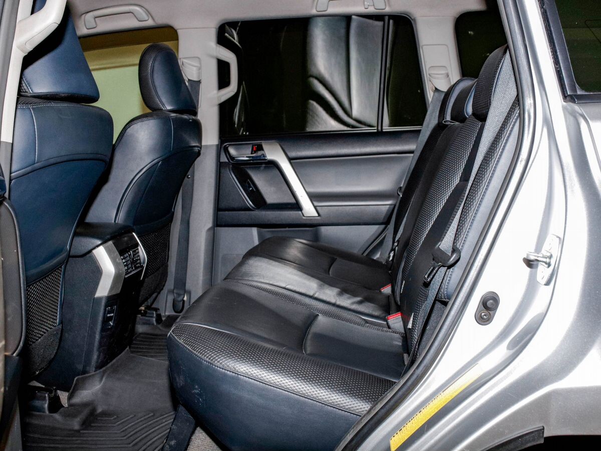 Toyota Land Cruiser Prado 2013 - фото автомобиля