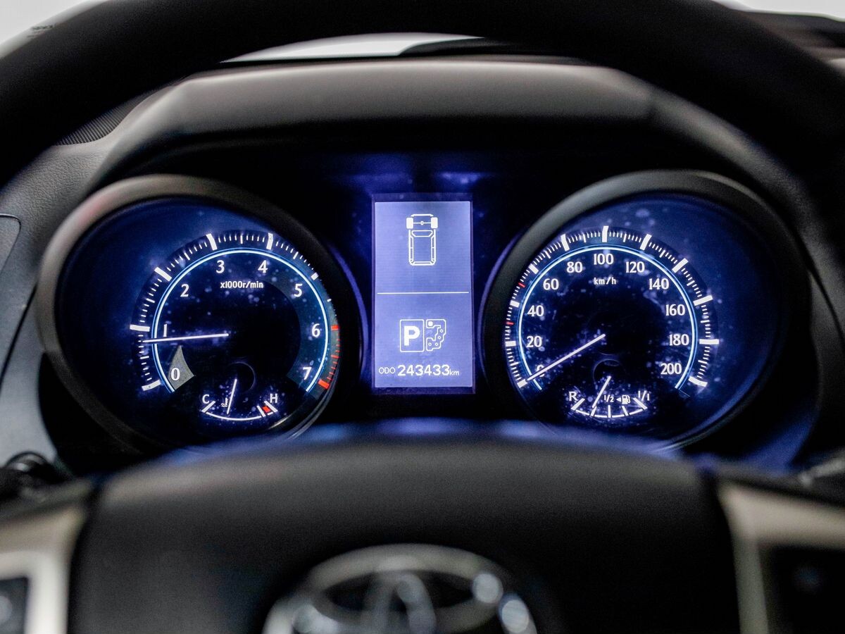 Toyota Land Cruiser Prado 2013 - фото автомобиля