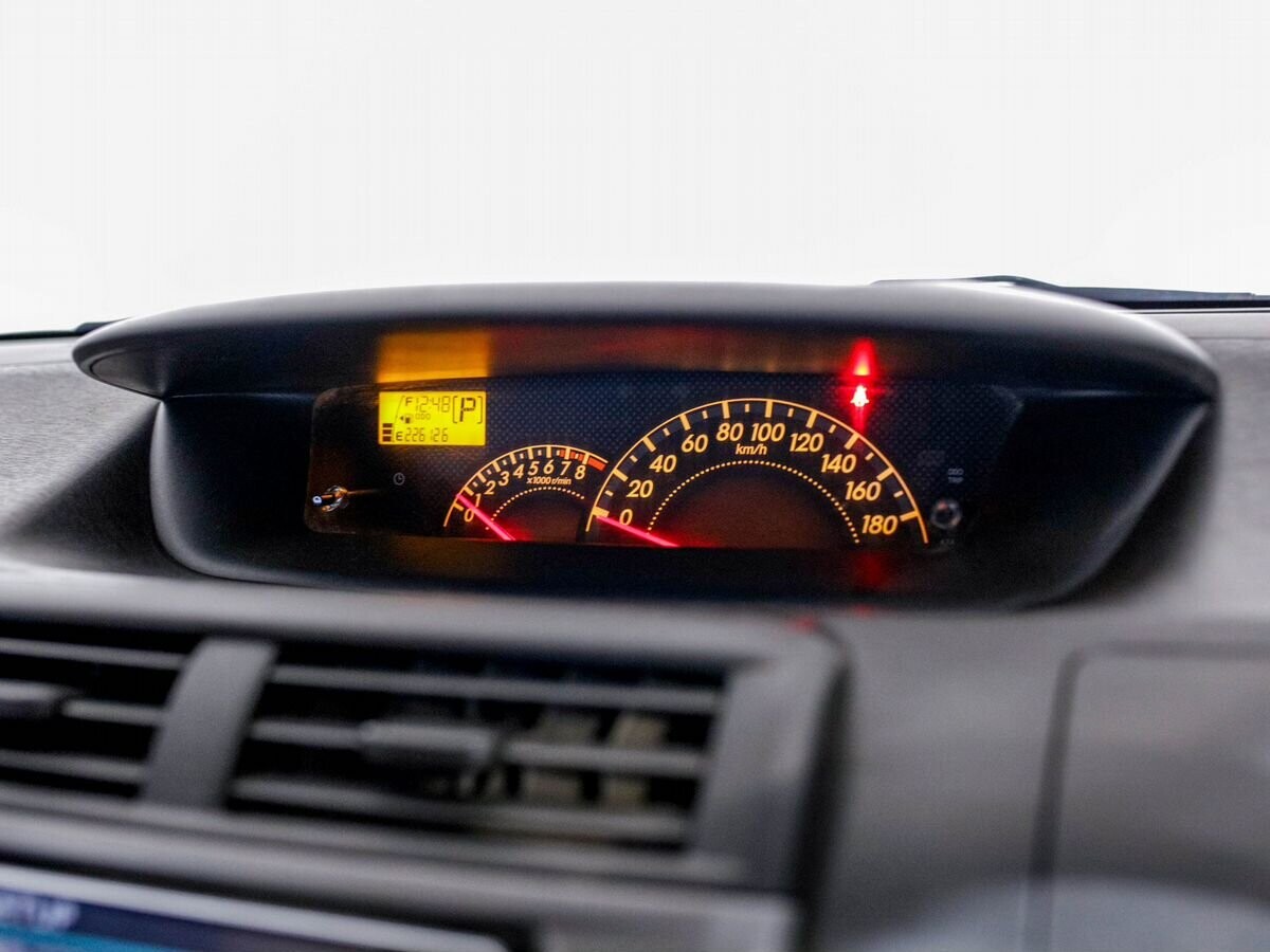 Toyota Passo Sette 2010 - фото автомобиля